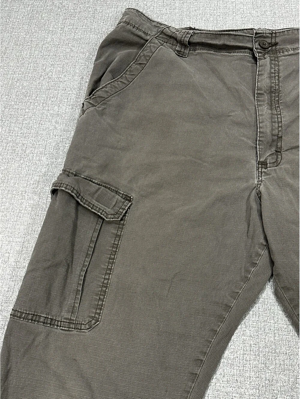 Wrangler Relaxed Fit Cargo Pants Men’s 37x29 Gray Workwear Utility – Flaws